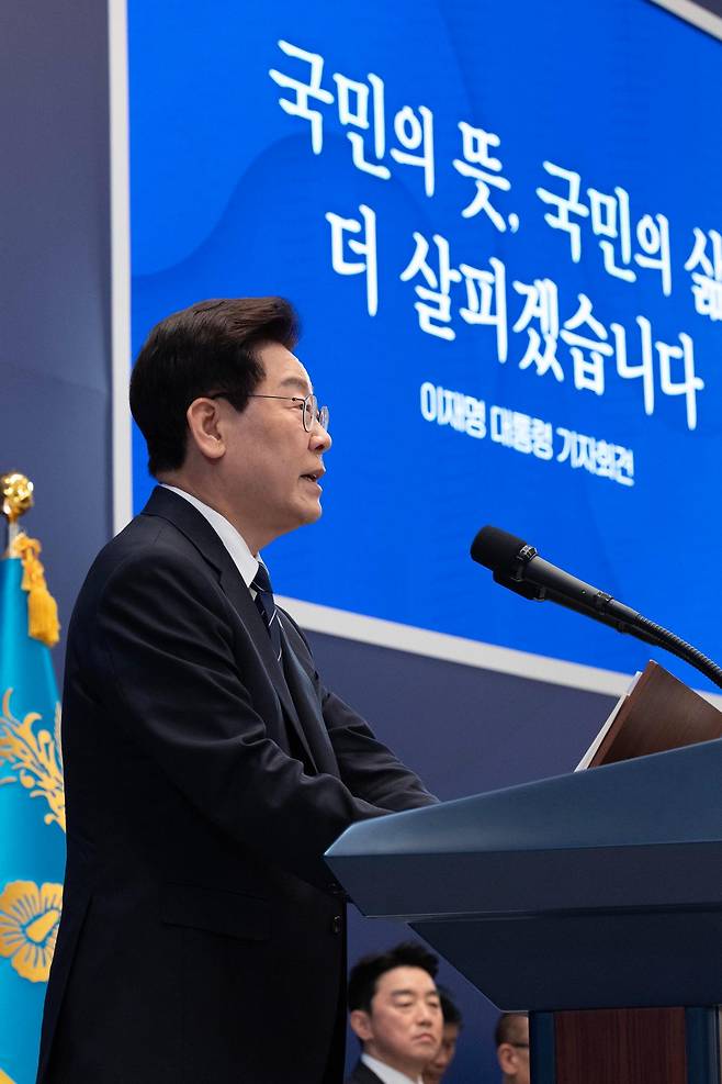 이재명 대통령이 18일 청와대 영빈관에서 열린 기자회견에서 발언하고 있다. 왕태석 선임기자