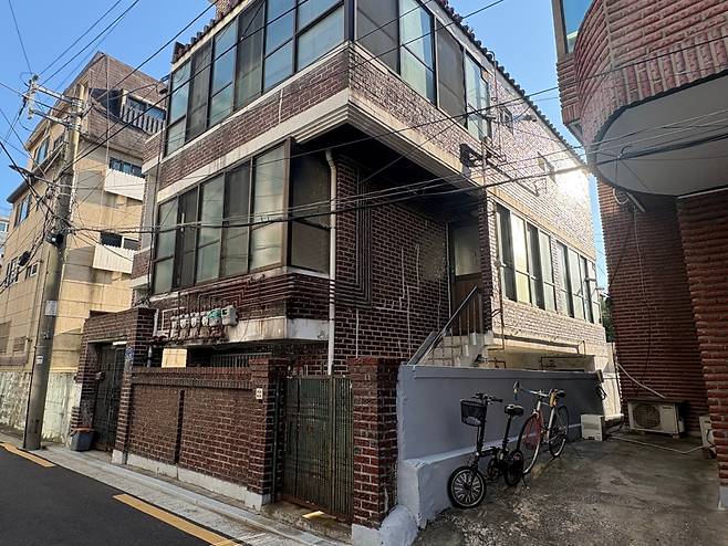 김모 할머니가 지난달 12일 숨진 채 발견된 서울 강서구의 한 공공임대주택. 박수빈 기자