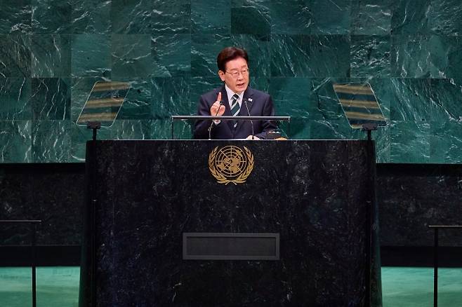 이재명 대통령이 22일(현지시간) 미국 뉴욕 유엔본부 총회장에서 열린 제81차 유엔 총회 기조연설을 하고 있다. 뉴욕 뉴스1