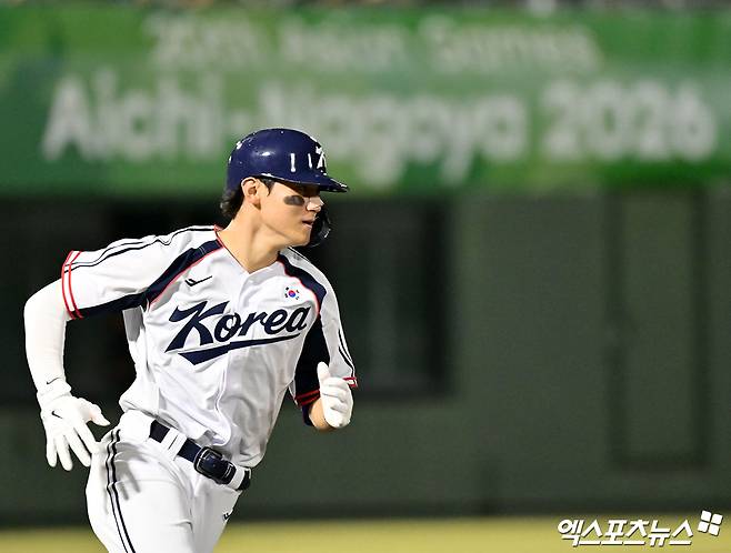 대한민국 야구 국가대표팀 내야수 김도영이 25일 일본 도요하시 시민구장에서 열리는 일본과의 2026 아이치·나고야 아시안게임 슈퍼 라운드 1차전에 1번타자 겸 3루수로 선발 라인업에 이름을 올렸다. 사진 엑스포츠뉴스 DB