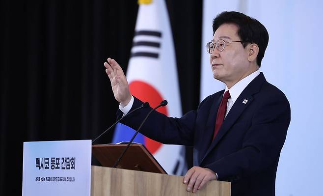 이재명 대통령이 24일(현지시간) 멕시코 멕시코시티 한 호텔에서 열린 동포 간담회에서 발언을 하고 있다. 뉴스1