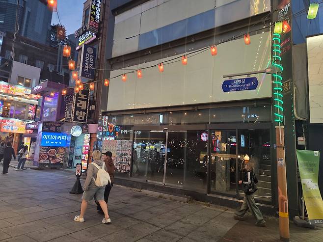 지난 13일 오후 찾은 서울 종로구 혜화동 일대. 성균관대학교 정문 인근 상권에서 영업하던 식당이 폐업한 모습. 노유림 기자