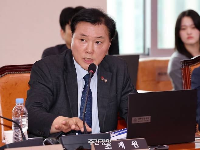 조계원 더불어민주당 의원이 지난해 10월 14일 국회 문체위 국정감사에서 노관규 순천시장을 상대로 질의하고 있다. 박민규 선임기자
