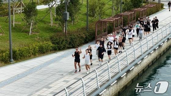 지난 6월 북항친수공원 등에서 진행된 '북항 프롬나드 러닝행사' 모습 (BPA 제공. 재판매 및 DB금지)