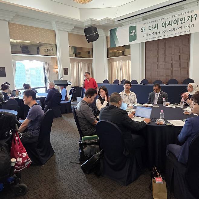 ◇아시아기자협회 창립회장인 이상기 아시아엔 발행인은 29일 한국프레스센터에서 ‘왜 다시 아시아인가’ 출판을 기념한 북토크 행사를 열었다.