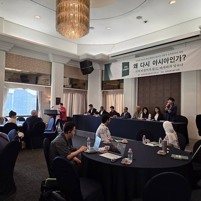 ◇아시아기자협회 창립회장인 이상기 아시아엔 발행인은 29일 한국프레스센터에서 ‘왜 다시 아시아인가’ 출판을 기념한 북토크 행사를 열었다.