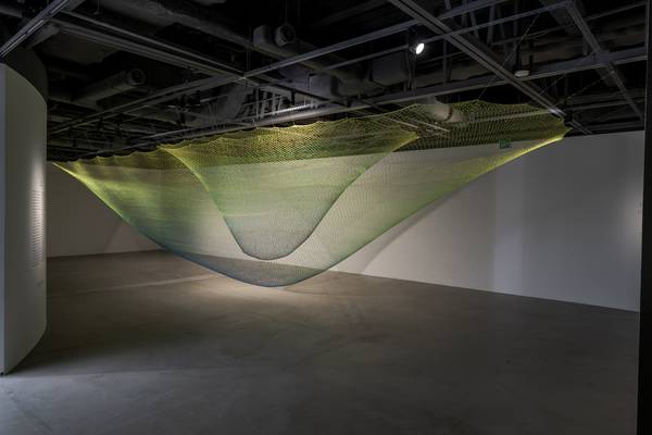 조소희 작 '…어디…'(실, 320×1500×600㎝, 1500×500×3000㎝, 2020). /창원문화재단