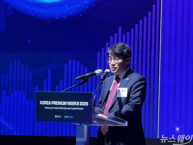진동화 한국거래소 유가증권시장본부 상무가 29일 서울 중구 더그랜드롯데 서울에서 열린 '코리아 프리미엄 위크 2026'에서 '애프터마켓 추진 경과 및 향후 KRX의 거래시간 연장 추진계획'을 발표하고 있다. 사진=문혜진 기자