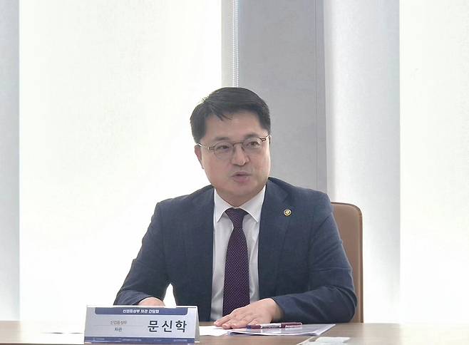 문신학 산업통상부 차관이 29일 경기도 판교 제2테크노밸리 위든타워에서 열린 '글로벌 경쟁력 확보를 위한 CMC산업 역량 강화 전략' 세미나에서 발언하고 있다./염현아 기자