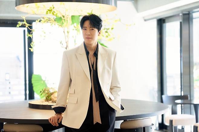배우 겸 가수 에녹은 이영훈 작곡가의 대표곡들로 만든 주크박스 뮤지컬 ‘광화문연가’에서 월하 역으로 출연 중이다. ©CJ ENM