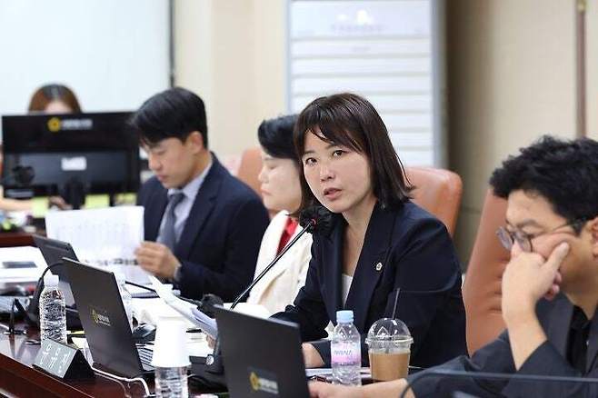 윤유진 서울의원의 질의 모습. 서울시의회 제공