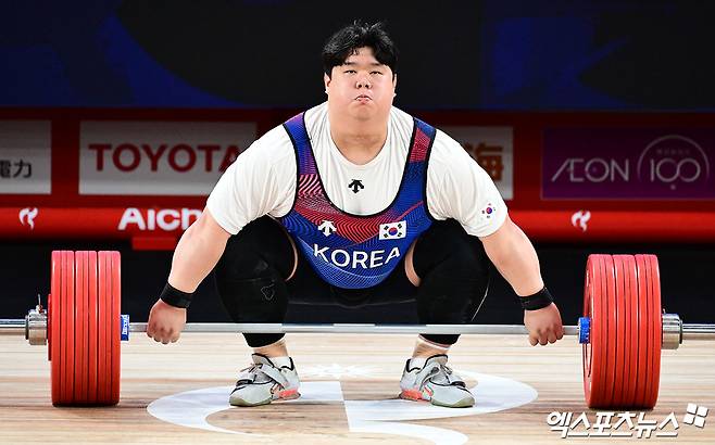 한국 역도 국가대표 송영환(홍천군청)이 29일 오후 일본 나고야 중소기업진흥회관에서 열린 2026 아이치·나고야 아시안게임 역도 남자 110kg 이상급 경기에 출전해 인상 180kg, 용상 234kg, 합계 414kg으로 4위에 올랐다. 일본 나고야, 박지영 기자
