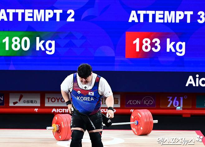 한국 역도 국가대표 송영환(홍천군청)이 29일 오후 일본 나고야 중소기업진흥회관에서 열린 2026 아이치·나고야 아시안게임 역도 남자 110kg 이상급 경기에 출전해 인상 180kg, 용상 234kg, 합계 414kg으로 4위에 올랐다. 일본 나고야, 박지영 기자