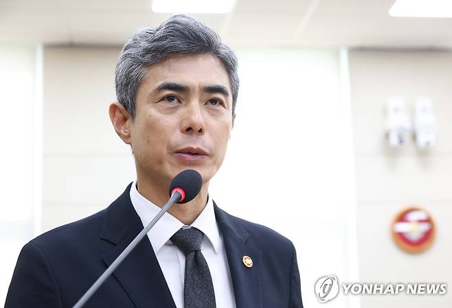 발언하는 강신철 국방부 장관 (서울=연합뉴스) 황광모 기자 = 강신철 국방부 장관이 29일 국회에서 열린 국방위원회 DMZ 지뢰 추정 폭발 사고 현안 질의에서 발언하고 있다. 2026.9.29 hkmpooh@yna.co.kr