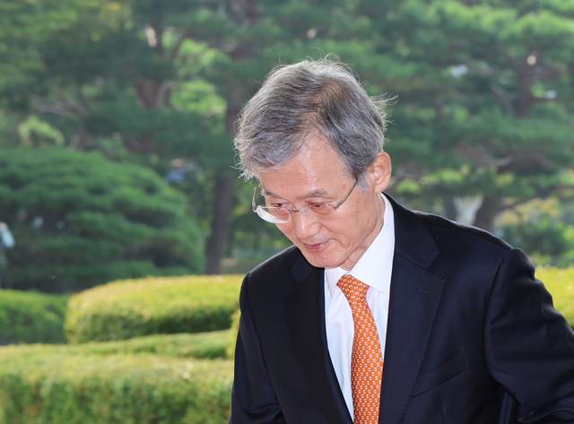 조희대 대법원장이 30일 서울 서초구 대법원으로 출근하고 있다. 연합뉴스