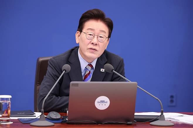 이재명 대통령이 29일 청와대에서 열린 국무회의에서 발언을 하고 있다. 뉴스1