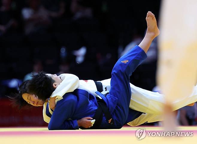 유도 장세윤 8강 집중 (나고야=연합뉴스) 김동민 기자 = 30일 일본 나고야 아이치 인터내셔널 아레나에서 열린 2026 아이치·나고야 아시안게임 유도 여자 52㎏급 8강 한국 장세윤과 중국 쉬아오위의 경기. 장세윤이 경기를 펼치고 있다. 2026.9.30 image@yna.co.kr