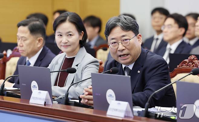 하준경 경제성장수석이 1일 이재명 대통령 주재로 청와대에서 열린 수석보좌관회의에서 발언하고 있다. 이날 이 대통령은 하 수석을 신임 정책실장으로 임명했다. 2026.10.1 ⓒ 뉴스1 이재명 기자
