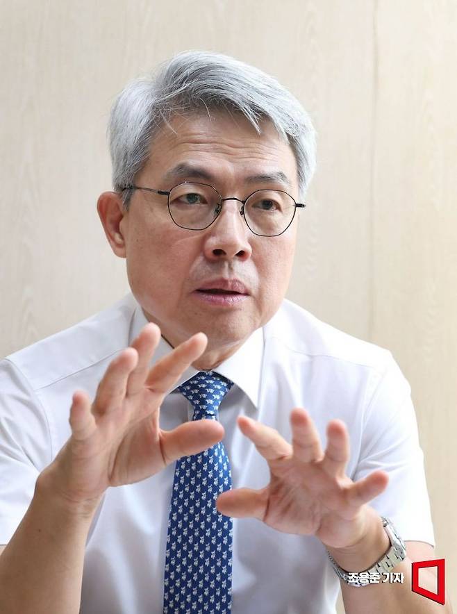고영선 한국교육개발원(KEDI) 원장이 서울 종로구 카페게더 광화문점에서 아시아경제와 인터뷰 하고 있다. 조용준 기자