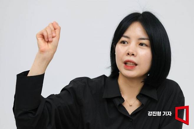 박진영 어피티 대표가 서울 마포구 어피티 스튜디오에서 아시아경제와 인터뷰 하고 있다. 강진형 기자
