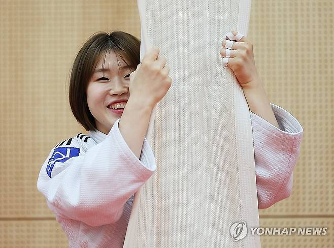 허미미 '방긋' (진천=연합뉴스) 김성민 기자 = 유도 국가대표 허미미가 9일 충북 진천군 진천국가대표선수촌에서 열린 2026 아이치·나고야 아시안게임 유도 국가대표팀 미디어데이 공개 훈련에서 미소 짓고 있다. 2026.9.9 ksm7976@yna.co.kr