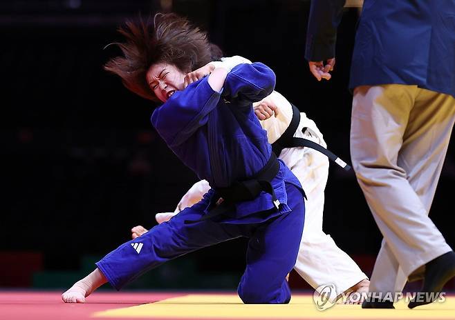 결승 경기 펼치는 허미미 (나고야=연합뉴스) 윤동진 기자 = 1일 일본 나고야 아이치 인터내셔널 아레나에서 열린 2026 아이치·나고야 아시안게임 유도 여자 -57kg급 결승전. 한국 허미미가 몽골 아리운자야 테르비시를 상대하고 있다. 2026.10.1 mon@yna.co.kr