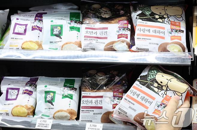 1일 서울 강남구 GS25지에스강남점에 '민음사빵'이 진열돼 있다. 2026.9.1 ⓒ 뉴스1 김명섭 기자