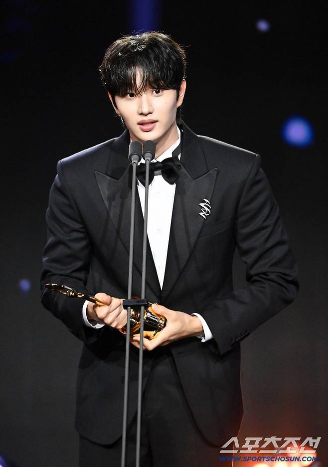제5회 청룡시리즈어워즈(Blue Dragon Series Awards)가 31일 인천 파라다이스시티에서 열렸다. 신인 남우상을 수상한 김재원. 인천=허상욱 기자 wook@sportschosun.com/2026.07.31/