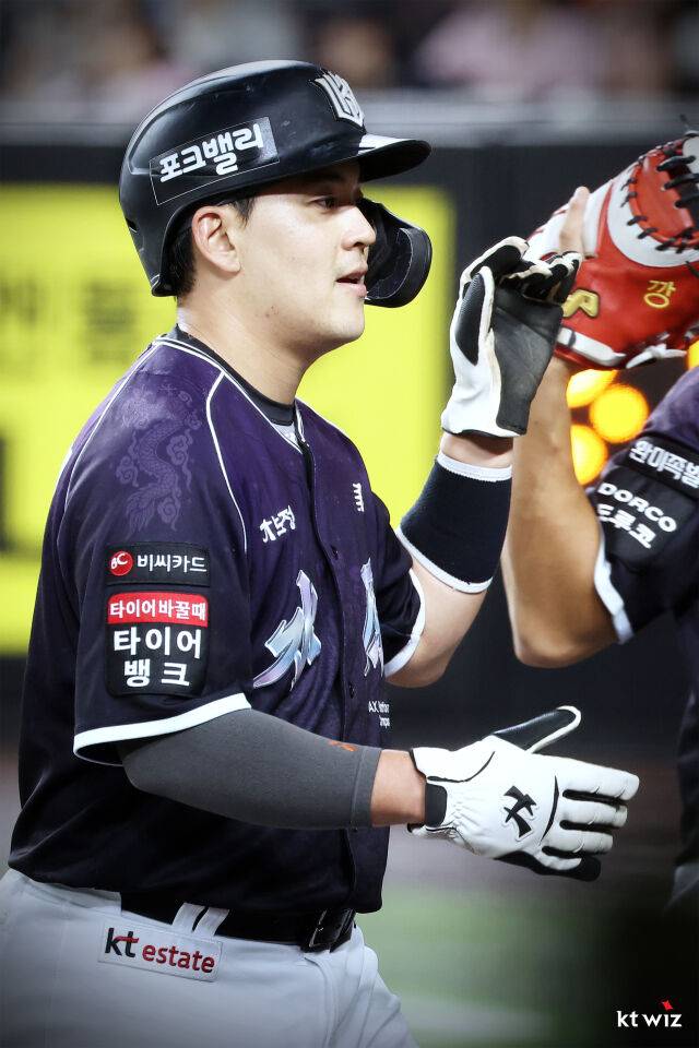 한승택이 9월 15일 대전 한화생명 볼파크에서 열린 한화 이글스전 세리머니를 하고 있다./KT 위즈 제공