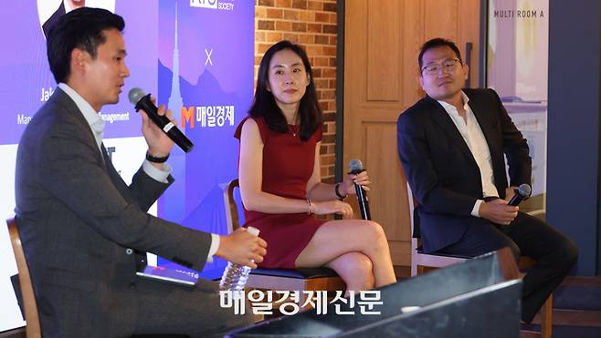 매일경제·한인금융인협회(KFS)가 2일 서울 드림플러스 강남에서 개최한 ‘2026 KFS 코리아 스튜던트 콘퍼런스’에서 제이크 리(이영준) L2 포인트 매니지먼트 매니징 디렉터, 김재원 코텐티아 제너럴 파트너, 공영준 LG테크놀로지 벤처스 프린시펄이 강연을 하고 있다. 이승환 기자