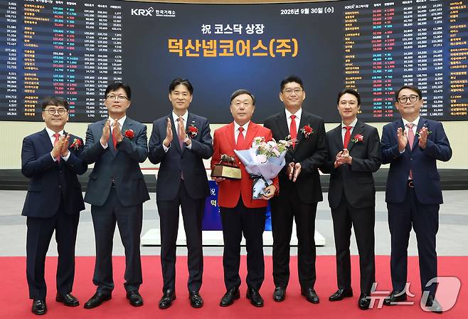 30일 오전 서울 영등포구 한국거래소에서 열린 덕산넵코어스 코스닥시장 상장기념식 (한국거래소 제공. 재판매 및 DB 금지) 2026.9.30 ⓒ 뉴스1