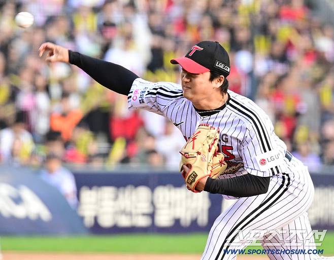 5일 잠실야구장에서 열린 LG와 KIA의 경기. 투구하는 LG 고우석. 잠실=송정헌 기자songs@sportschosun.com/2026.10.05/