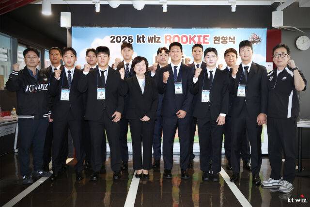 2027 신인 선수들이 KT 위즈파크를 방문했다./KT 위즈 제공