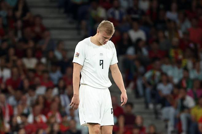 Norway's Erling Haaland reacts during the Nations League soccer match between Portugal and Norway in Porto, Portugal, Sunday, Oct. 4, 2026. (AP Photo/Luis Vieira)<저작권자(c) 연합뉴스, 무단 전재-재배포, AI 학습 및 활용 금지>