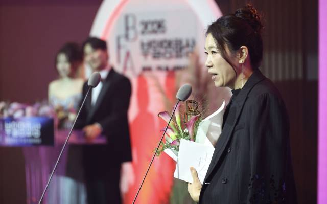 2026 부일영화상이 7일 부산 해운대구 시그니엘 부산 그랜드볼룸에서 열렸다. 여우조연상을 받은 염혜란 배우가 수상소감을 말하고 있다. 김종진 기자 kjj1761@