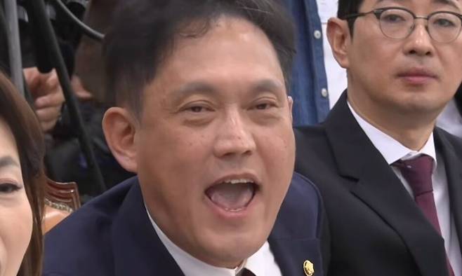 6일 오전 국회 법제사법위원회 국정감사에서 발언하는 김태규 국민의힘 의원. 유튜브 오마이티브이(TV) 갈무리