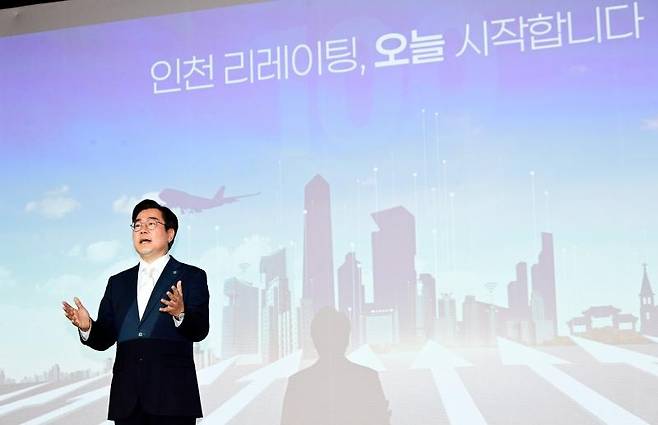 7일 인천시청 대회의실에서 박찬대 인천시장이 ‘민선9기 출범 100일 언론과의 대화’에서 ‘인천 리레이팅(Re-rating)’ 구상을 발표하고 있다. 인천시 제공