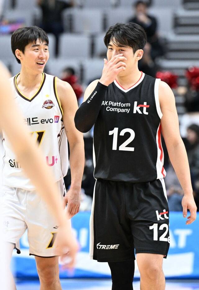 6일 오후 7시 수원KT소닉붐아레나에서 열린 창원 LG와의 홈 경기에 출전하고 있는 수원 KT 문정현./KBL 제공