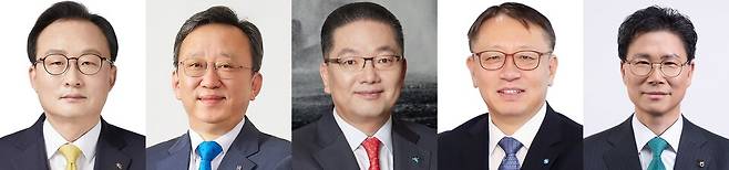 (왼쪽부터) 이환주 KB국민은행장, 정상혁 신한은행장, 이호성 하나은행장, 정진완 우리은행장, 강태영 NH농협은행장. 사진/연합