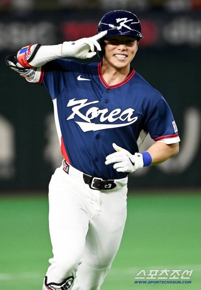 7일 일본 도쿄돔에서 열린 WBC(월드베이스볼클래식) 한국과 일본의 경기. 4회초 1사 1루 김혜성이 동점 2점홈런을 치고 기뻐하고 있다. 도쿄(일본)=허상욱 기자wook@sportschosun.com/2026.03.07/