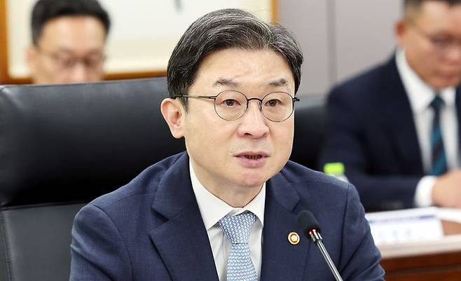 이억원 금융위원장은 8일 디지털자산기본법과 스테이블코인 제도 도입이 늦어지고 있다는 지적에 “이미 내용은 준비해 놨는데 막바지 협의들을 하고 있다”고 밝혔다. ⓒ뉴시스