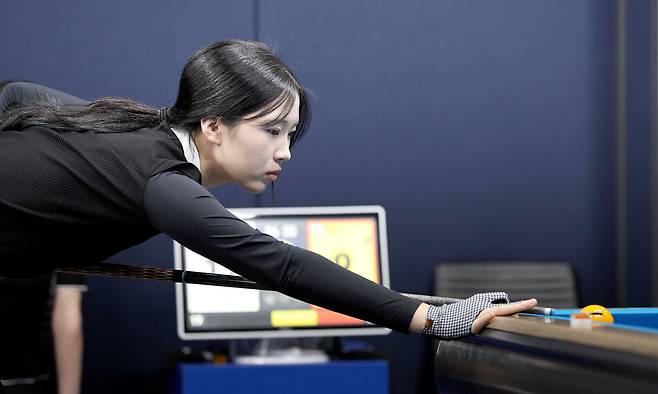 ‘10대 당구 소녀’ 이승희(16)가 LPBA 16강에 올랐다. PBA 제공