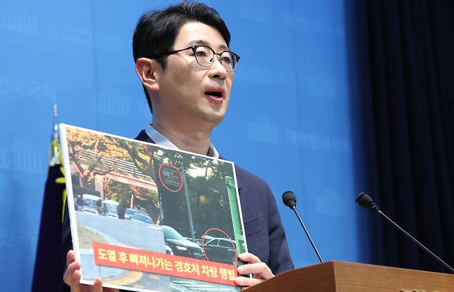 주진우 국민의힘 의원이 11일 오후 서울 여의도 국회 소통관에서 이재명 대통령의 대구 천장 붕괴 사고 당시 태릉CC 골프 의혹과 관련해 긴급 기자회견을 하고 있다. 뉴시스