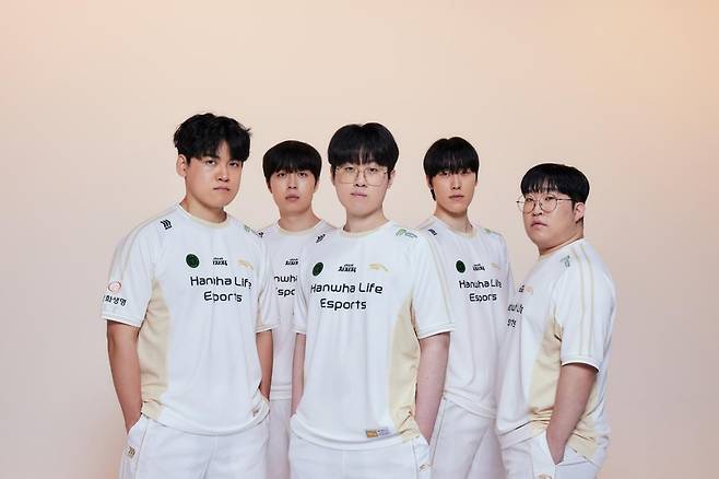 출처:한화생명e스포츠 / 2026 월즈 유니폼 화보를 공개한 한화생명e스포츠