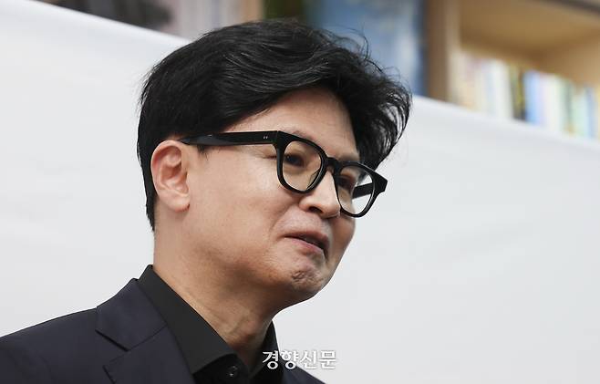 한동훈 무소속 의원이 지난달 국회의원회관에서 열린 김승원 당시 법무부 장관 후보의 ‘신약 임상시험 청탁’ 의혹 관련 기자회견에서 발언하고 있다. 공동취재