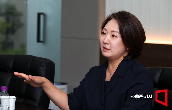최현수 깨끗한나라 회장이 서울 용산구 한남대로 깨끗한나라 본사에서 아시아경제와 인터뷰 하고 있다. 조용준 기자