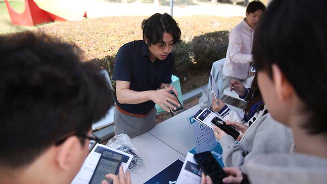 ▲ 대구가톨릭대는 DCU e-Advisor 정식 오픈을 기념해 10월 13일부터 14일까지 중앙도서관 앞 광장에서 재학생을 대상으로 'e-Advisor 스탬프 투어'를 운영했다. e-Advisor스탬프투어. 대구가톨릭대 제공.