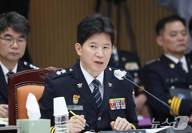 이승협 경기북부경찰청장이 13일 경기 수원시 장안구 경기남부경찰청에서 열린 국회 행정안전위원회의 경기남북부경찰에 대한 국정감사에서 의원 질의에 답하고 있다. 2026.10.13 ⓒ 뉴스1 김영운 기자