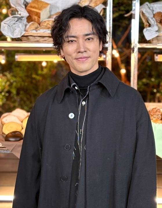 일본 인기 배우 키리타니 켄타(46)가 일본인 아내 외에도 아프리카에 아내가 두 명 더 있다고 발언해 화제가 됐다. /사진=키리타니 켄타 인스타그램