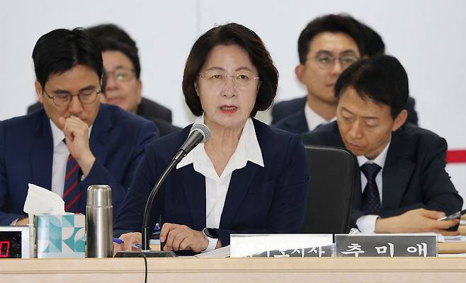 추미애 경기도지사가 지난 13일 경기 수원시 경기도청에서 열린 국회 행정안전위원회의 경기도에 대한 국정감사에서 의원 질의에 답변하고 있다. 뉴시스